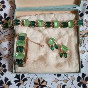 Very rare vintage necklace set in original box